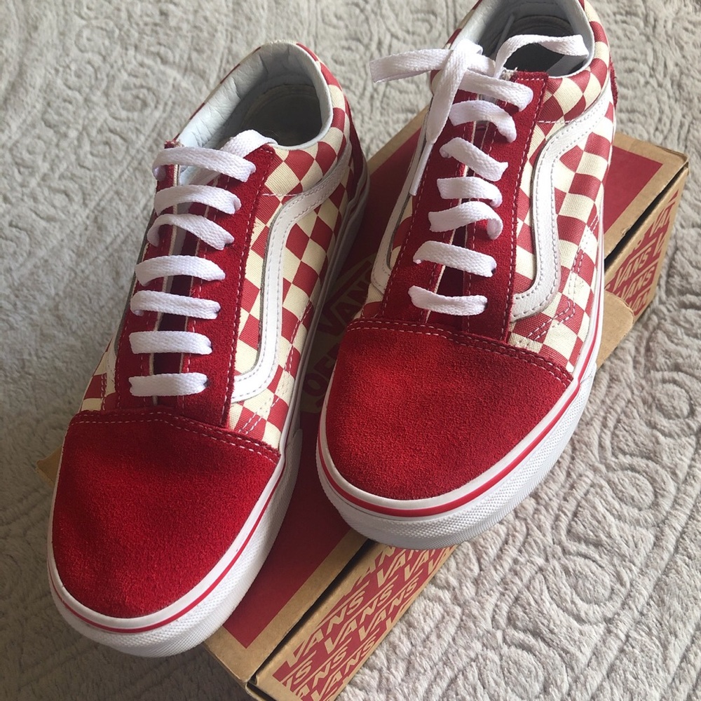 Old Skool checkered red Vans